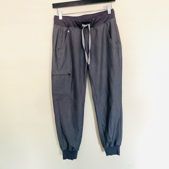 Figs Technical Graphite Bundle Top & Pants - Picture 10 of 11